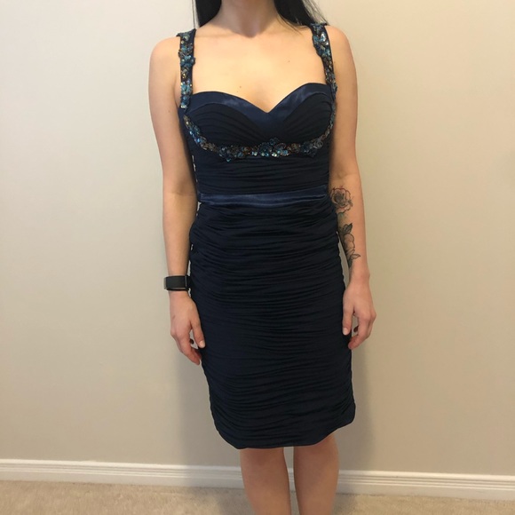 Beautiful dress - Picture 1 of 6